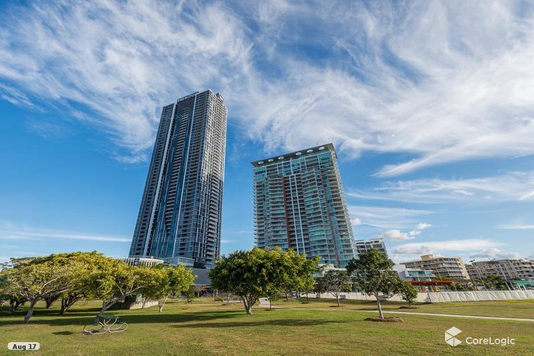 2 Como Crescent Southport QLD 4215