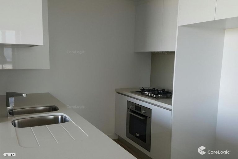 2 Como Crescent Southport QLD 4215