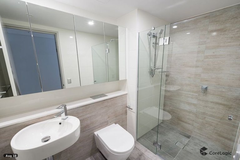 2 Como Crescent Southport QLD 4215