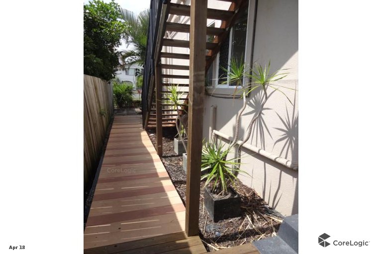 2/34 Armrick Avenue Broadbeach QLD 4218