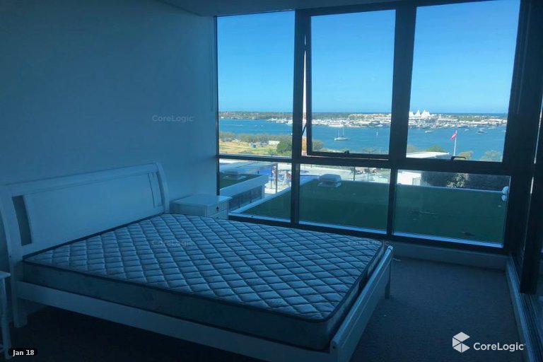 2 Como Crescent Southport QLD 4215