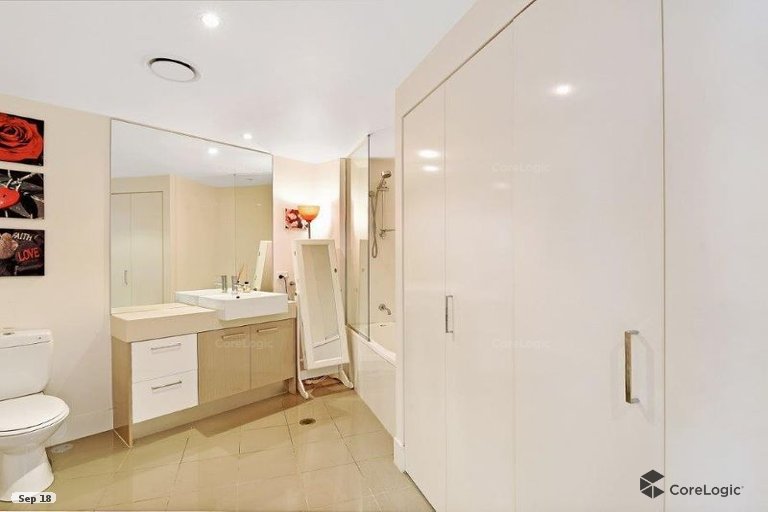 30-32 Paradise Island Surfers Paradise QLD 4217