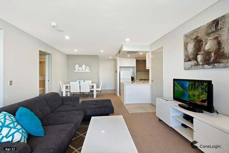 2 Como Crescent Southport QLD 4215